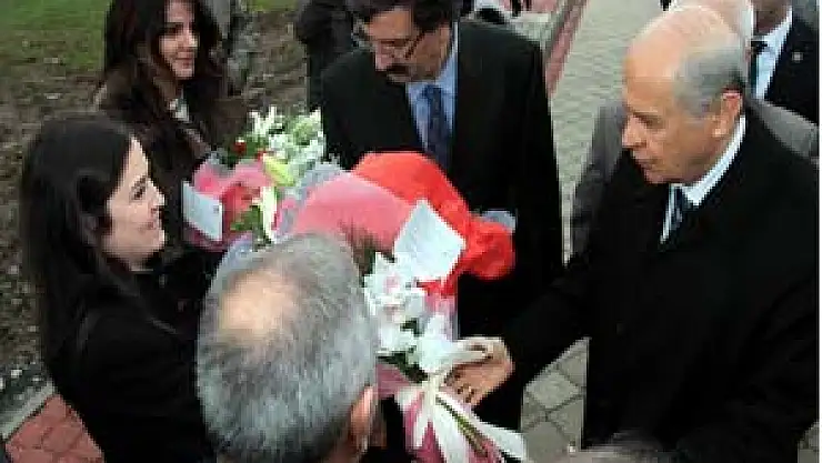 Bahçeli, Spor Salonu Tesislerini Açtı