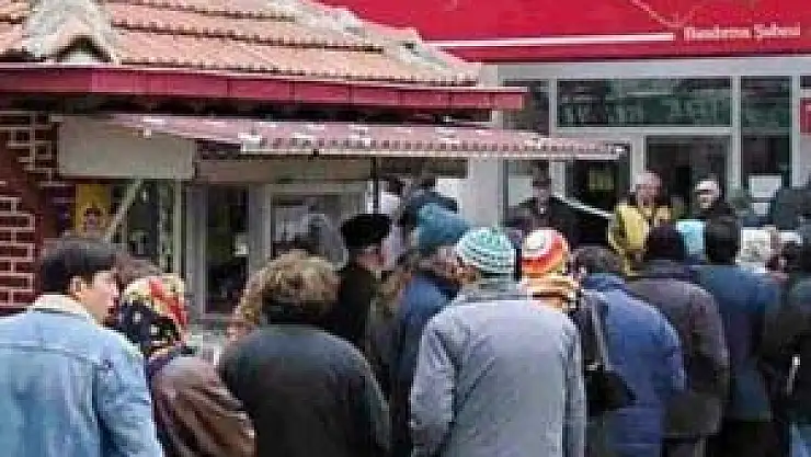 Emeklinin maaşı yüzde 7.4 artıyor