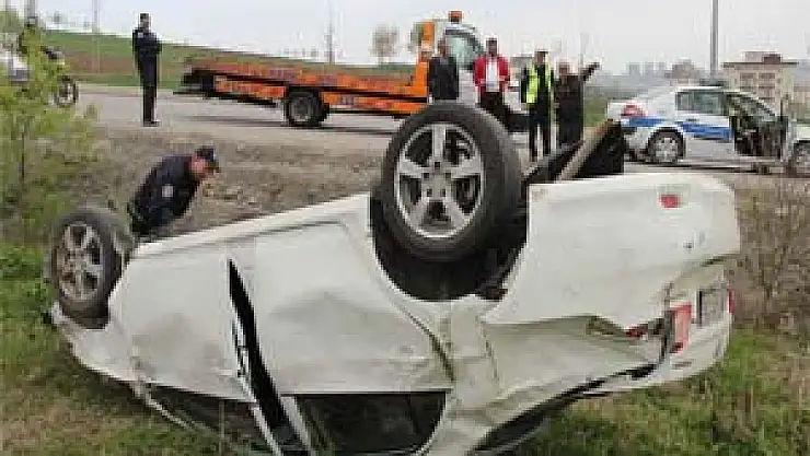 OTOMOBİL TAKLA ATTI: 1 YARALI