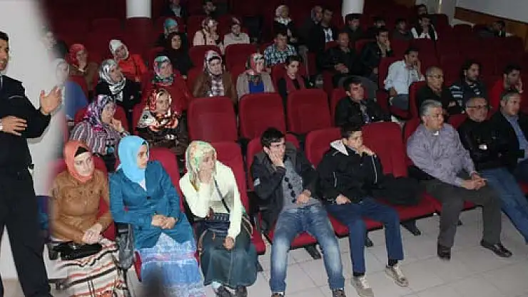 Emniyet, Sürücü adaylarına Seminer verdi