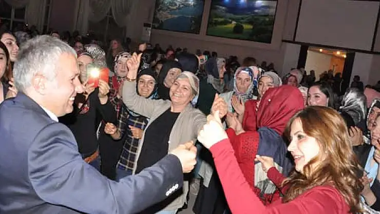 Ayvacık' ta ilk kez Kadınlar Matinesi düzenlendi