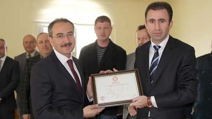 Başkan Dündar, Mazbatasını Aldı