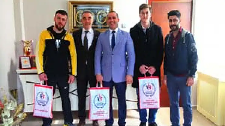 BİLEK GÜREŞÇİLERDEN İL MÜDÜRLÜĞÜNE ZİYARET