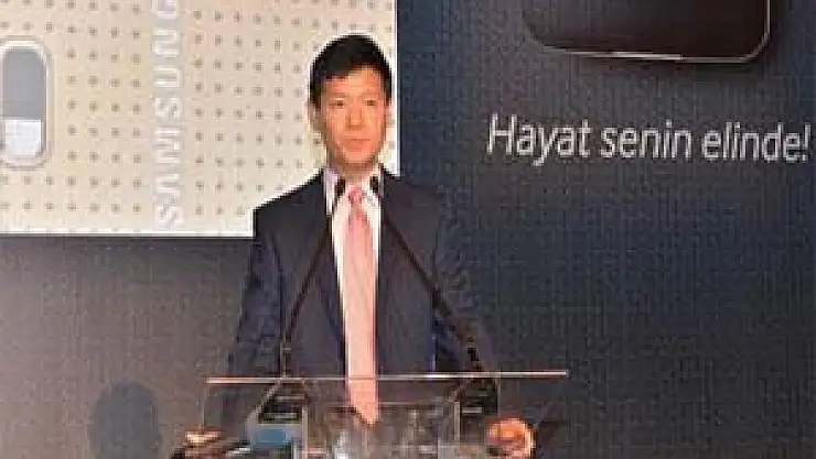 Samsung yeni telefonu Galaxy S5´i ve Gear modellerini tanıttı