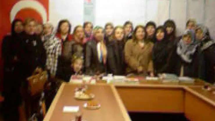 MHP li bayanlardan SP' ye ziyaret