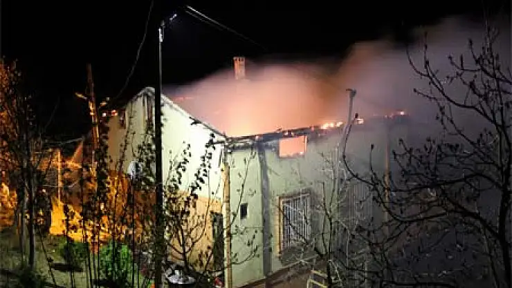 Bekçiliğini Yaptığı Ev Yanınca Ağladı