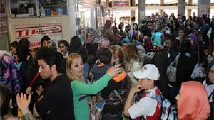 Ücretsiz Sinema Bileti İzdihamı