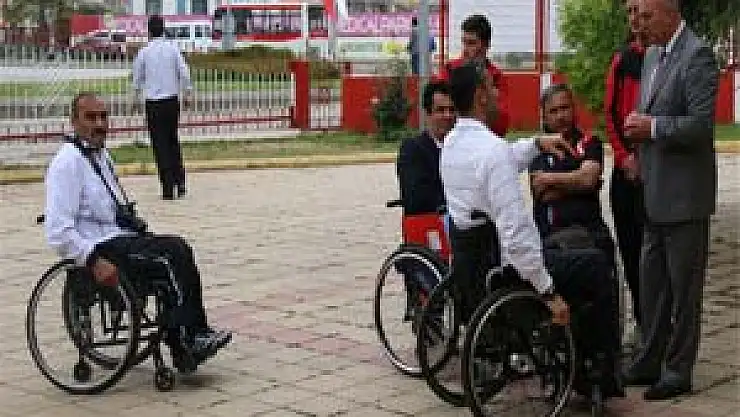 ŞAMPİYON ENGELLİLERDEN ZİYARET
