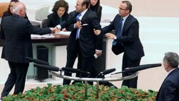 Mecliste gerilim bitmiyor