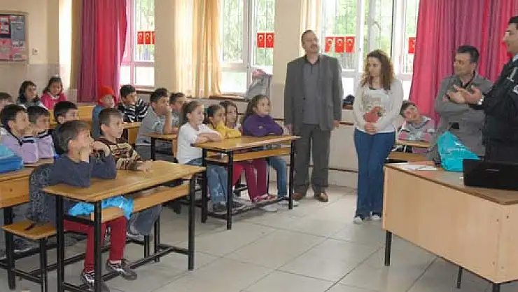 Emniyet öğrencileri bilinçlendiriyor