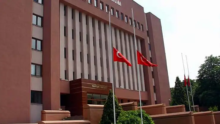 SAMSUN'DA BAYRAKLAR YARIYA İNDİ