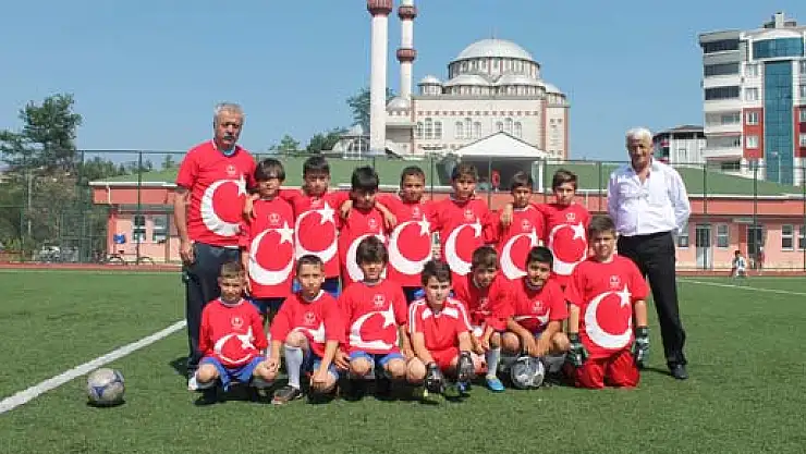 ÇGS'den Bayrak protestosu