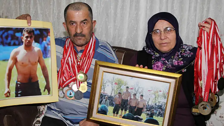 BAŞPEHLİVAN FATİH ATLI'NIN BABA EVİNDE BÜYÜK SEVİNÇ