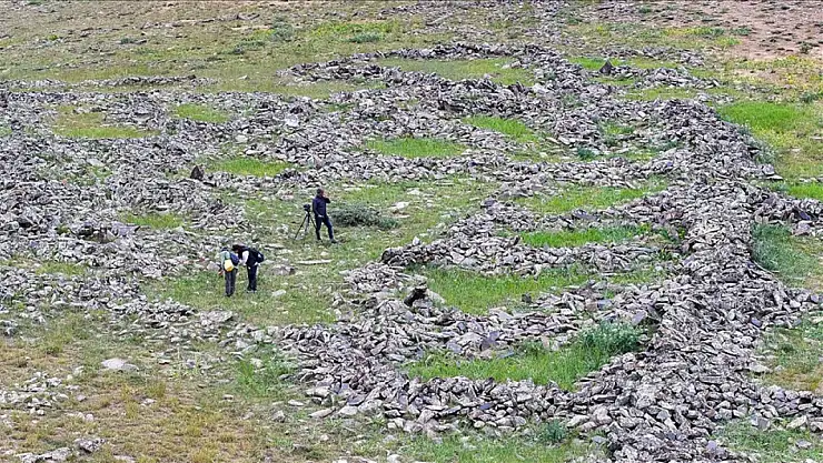 3 bin rakımlı bölgede 50 odalı kale kalıntısı tespit edildi