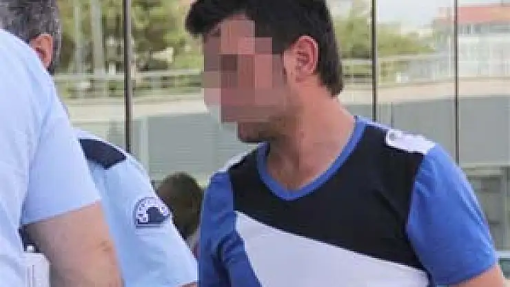 ATM'DE UNUTULAN PARAYI HESABINA YATIRINCA GÖZALTINA ALINDI