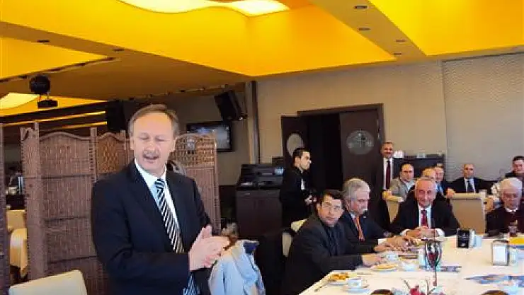 Özden, Myhouse' da aday adaylığını açıkladı