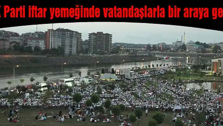 AK Parti iftar yemeğinde vatandaşlarla bir araya geldi