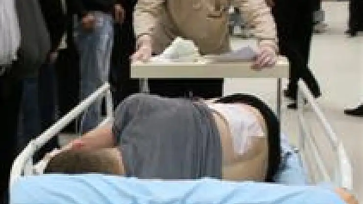 İki kardeş bıçaklandı