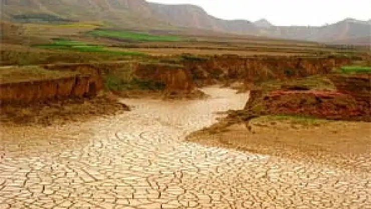 YAĞMURLAR YETERSİZ, KURAKLIK KAPIDA !