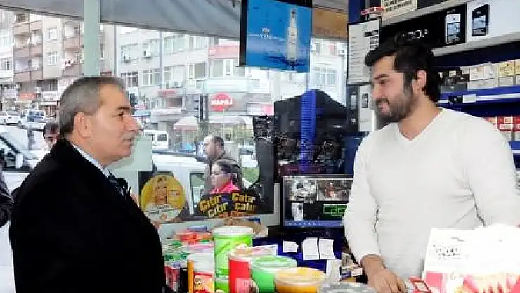 Esnafın dilek ve isteklerine kulak verdi