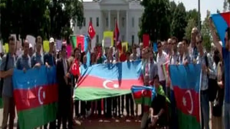 Türk ve Azeri vatandaşlardan Beyaz Saray önünde protesto