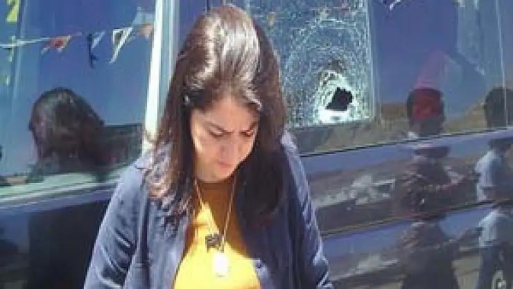 AK Partili bayan vekile taşlı saldırı