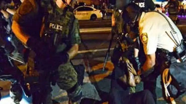 ABD'de polis bir siyahi genci daha öldürdü