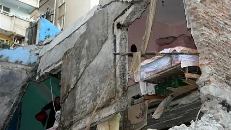 İnşaat çalışmasında bina çöktü