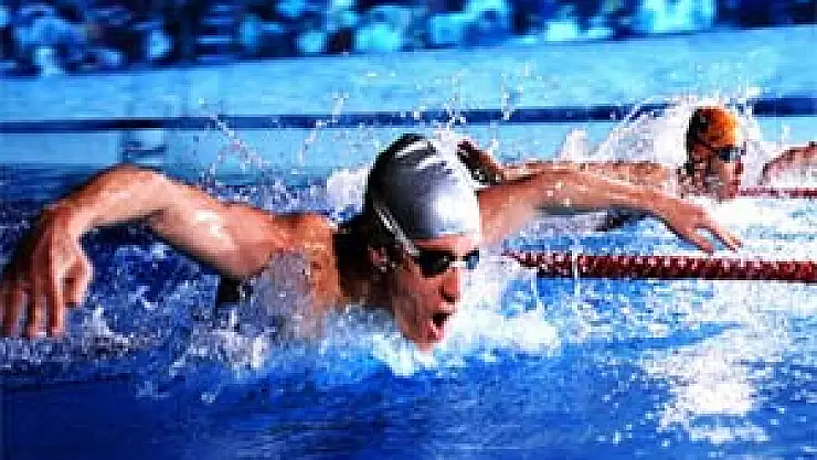 Kas ve eklemler için en faydalı egzersiz yüzmek