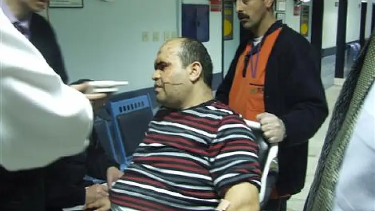 Ambulansa yol vermek isterken kaza yaptı