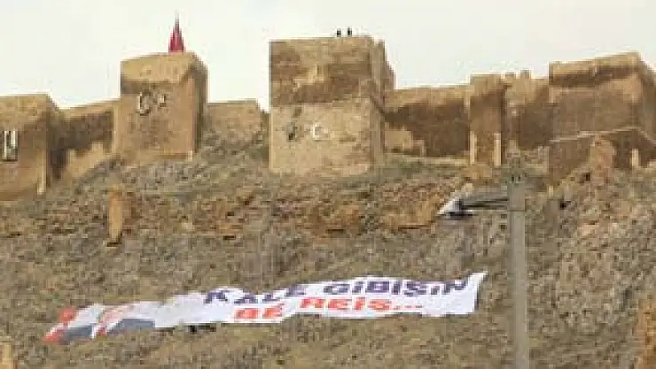 Erdoğan'ı gülümseten afiş