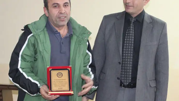 Hizmet ödüllendirildi