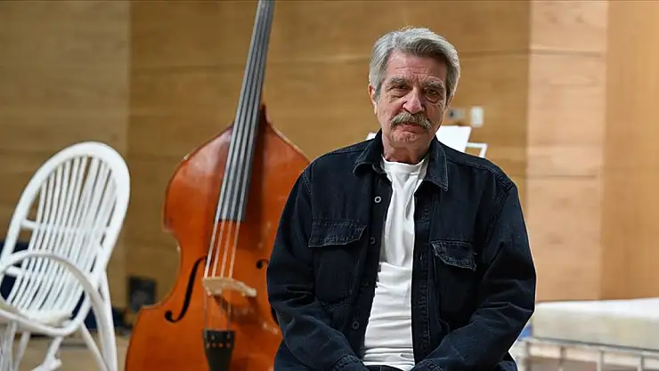 33 yıldır hem yönetiyor hem oynuyor