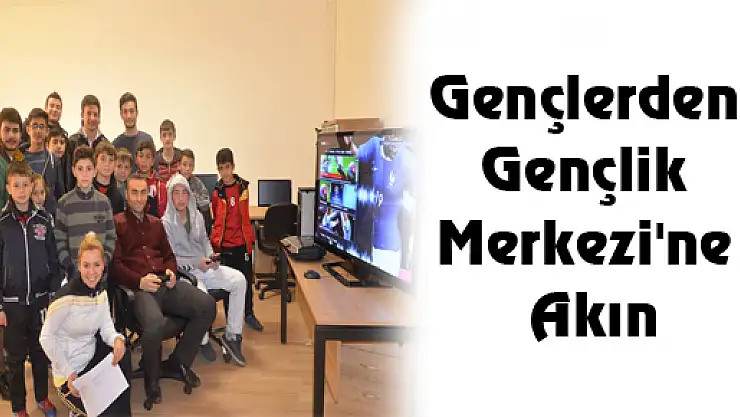 Gençlerden Gençlik Merkezi'ne Akın