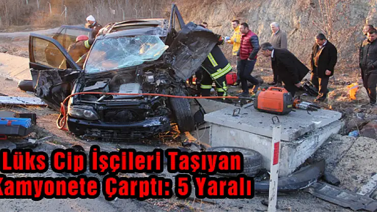 Lüks Cip İşçileri Taşıyan Kamyonete Çarptı: 5 Yaralı 