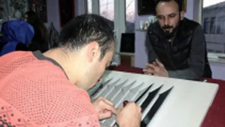 Çivi ile teli sanata dönüştürüyorlar