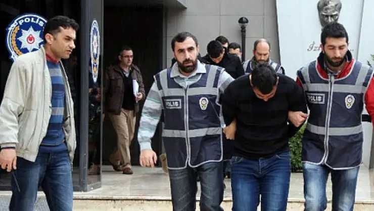 155'ten arayıp dolandırıyorlardı!