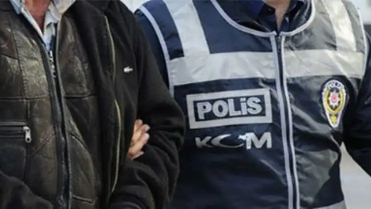 Bir Avuç Toprak İçin Annesini Dövdü Babasını...