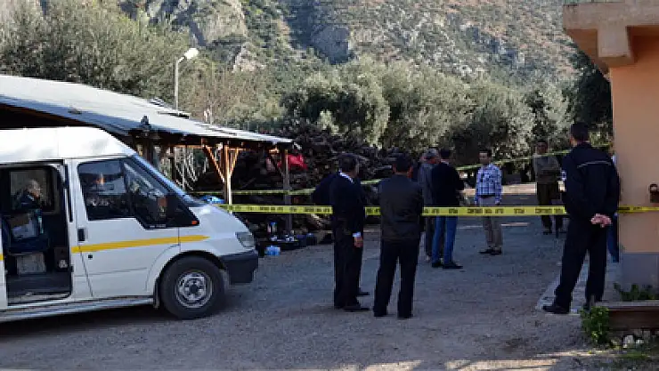 Spiral taşı boğazını kesip öldürdü