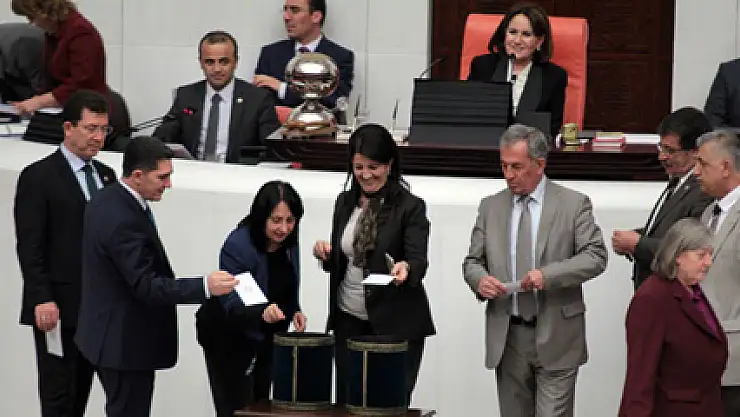 Genel Kurul'da RTÜK'e üye seçimi