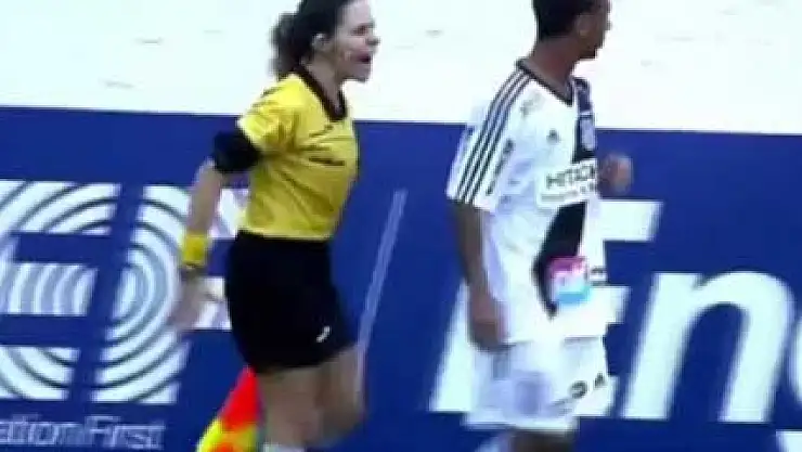 Sen misin kadın hakeme itiraz eden!