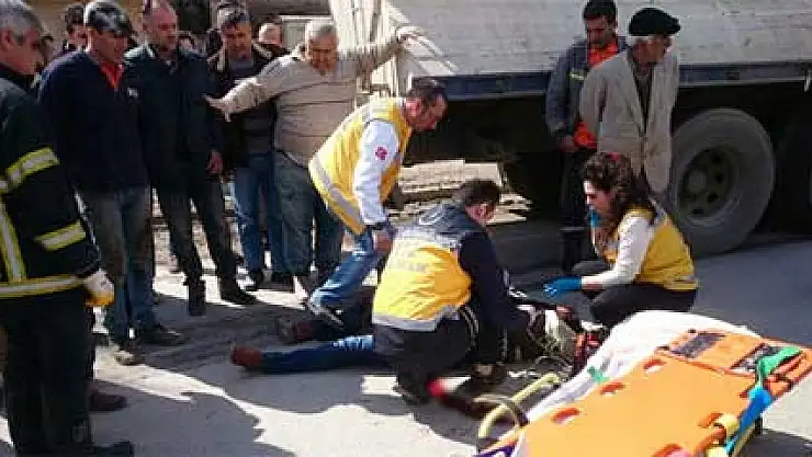 Köpekten kaçarken, kamyonun altında kaldı