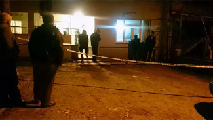 Yaşlı kadın boğazı kesilerek öldürüldü