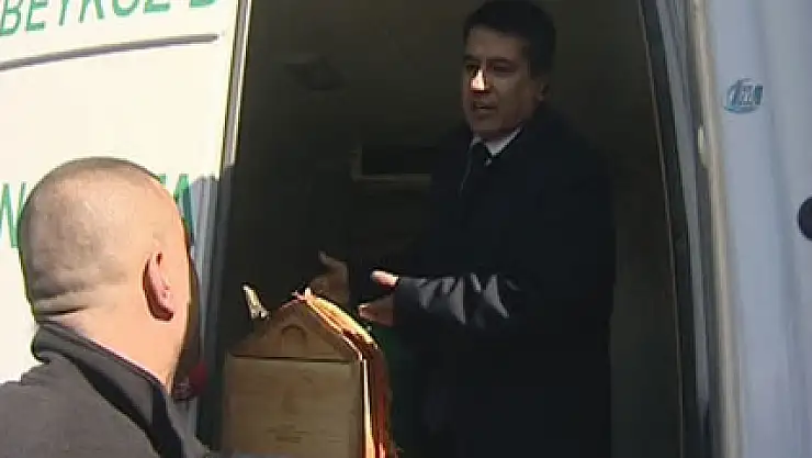 Tabuttan cenaze çıkmayınca cezayı yedi