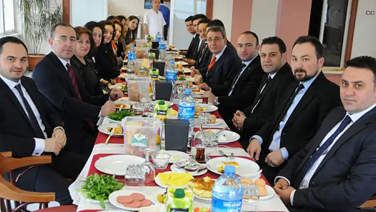 Murzioğlu: 'Herkes Elini Taşın Altına Koymalı'