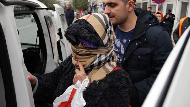 Parfüm Hırsızı Anne-Kız yakalandı