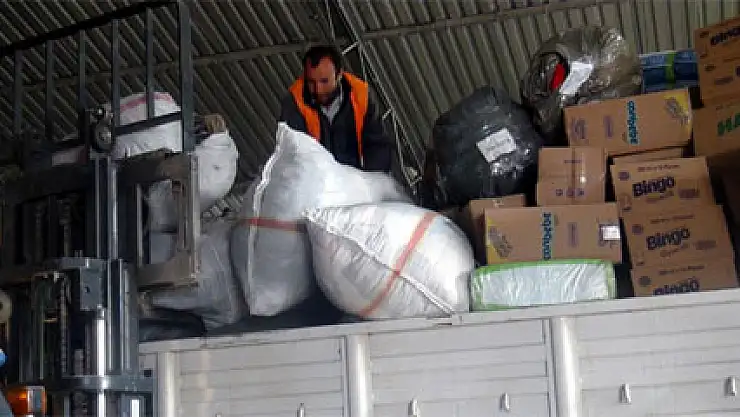 Sınır ötesine 4 TIR yardım