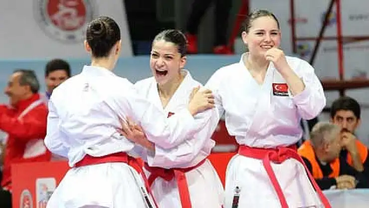 Kadın karatecilerden tarihi başarı
