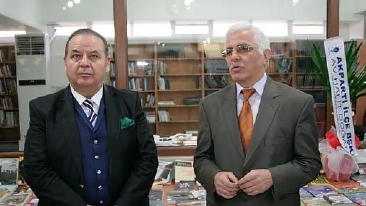 Kütüphane yeni yüzüyle kapılarını açtı