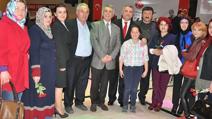 Partililerden Karanfil'e Yoğun İlgi